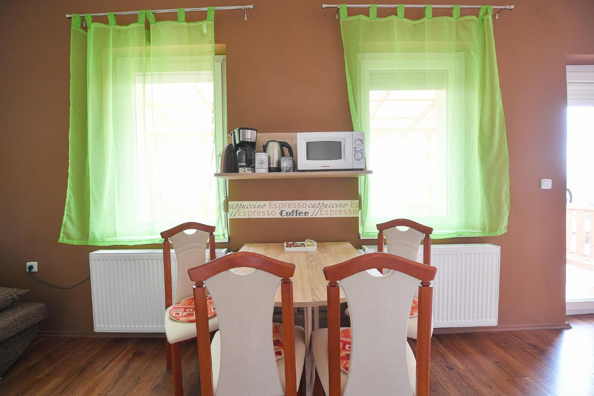 Kokusz Apartmanok Eger Room photo