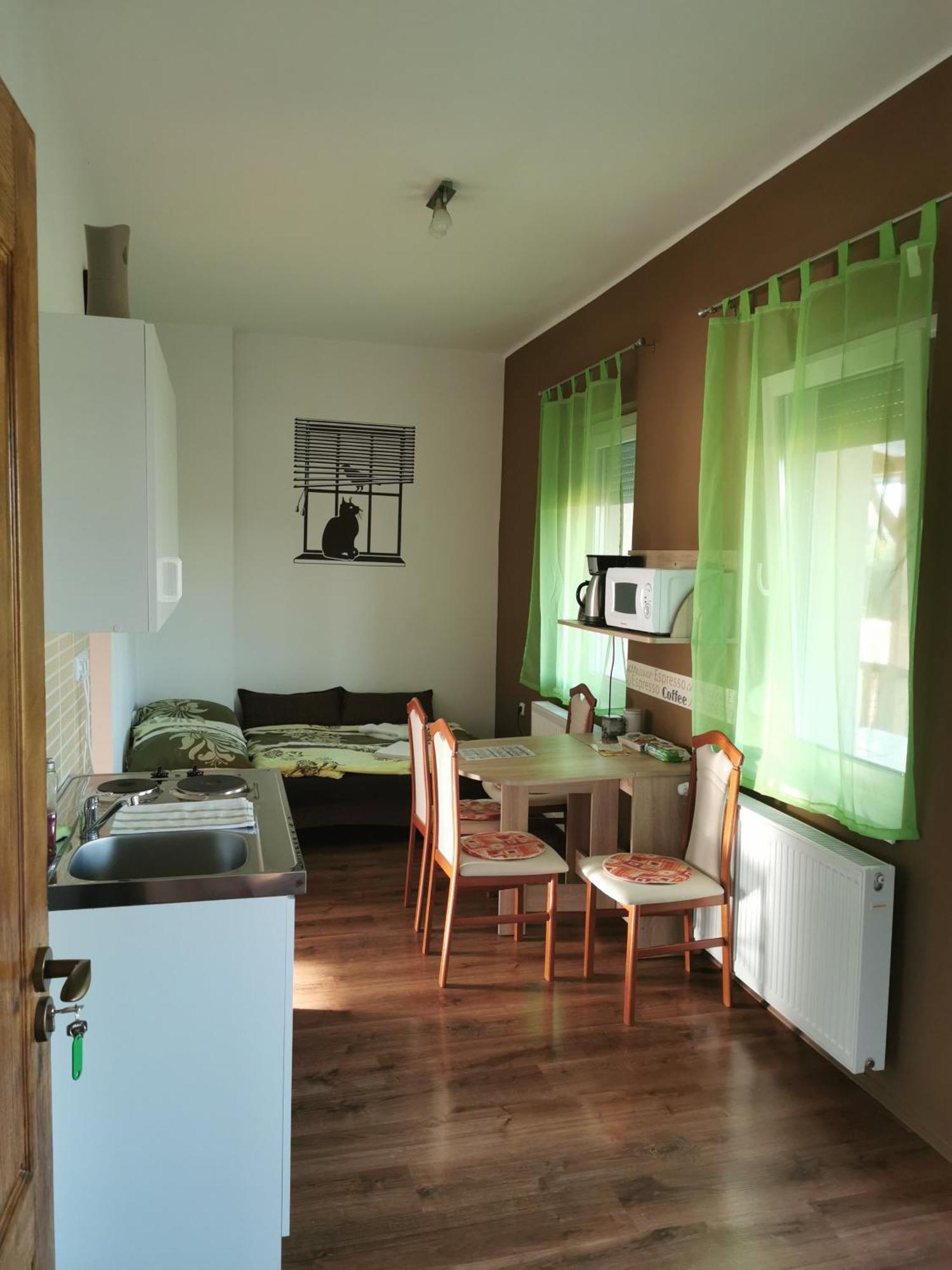 Kokusz Apartmanok Eger Room photo